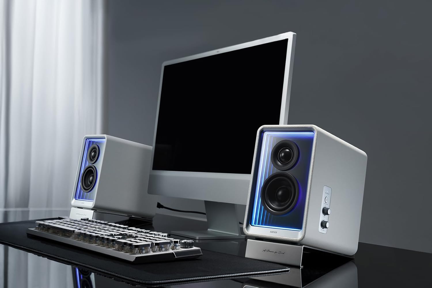 EDIFIER QR65 - Haut-Parleurs Design Actifs (70 W) avec Effets Lumineux RVB, 3 Ports de Charge Rapide USB TurboGaN et Sortie Caisson de Basses