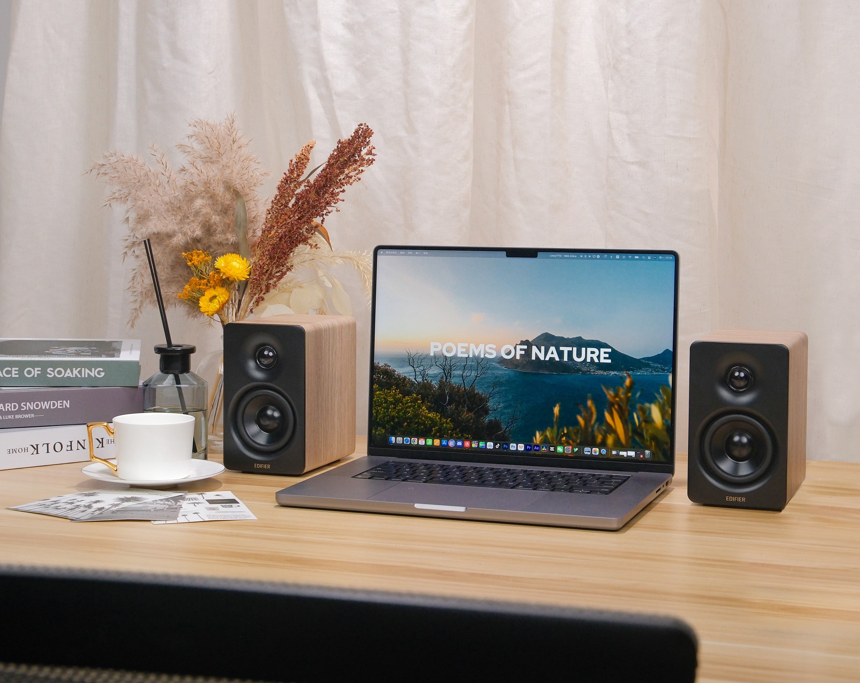 Edifier M60 - Haut-parleurs Bibliotheques 2.0, Bluetooth 5.3, 66W RMS, Audio Hi-Res, LDAC, Basses 3" & Tweeter 1", Entrées USB-C & AUX, Panneau Tactile Sensible, Enceintes PC